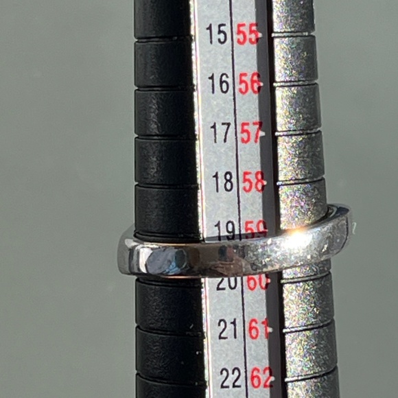 Sparkly cocktail ring, silver tone and cubic, size 9. - Picture 12 of 16